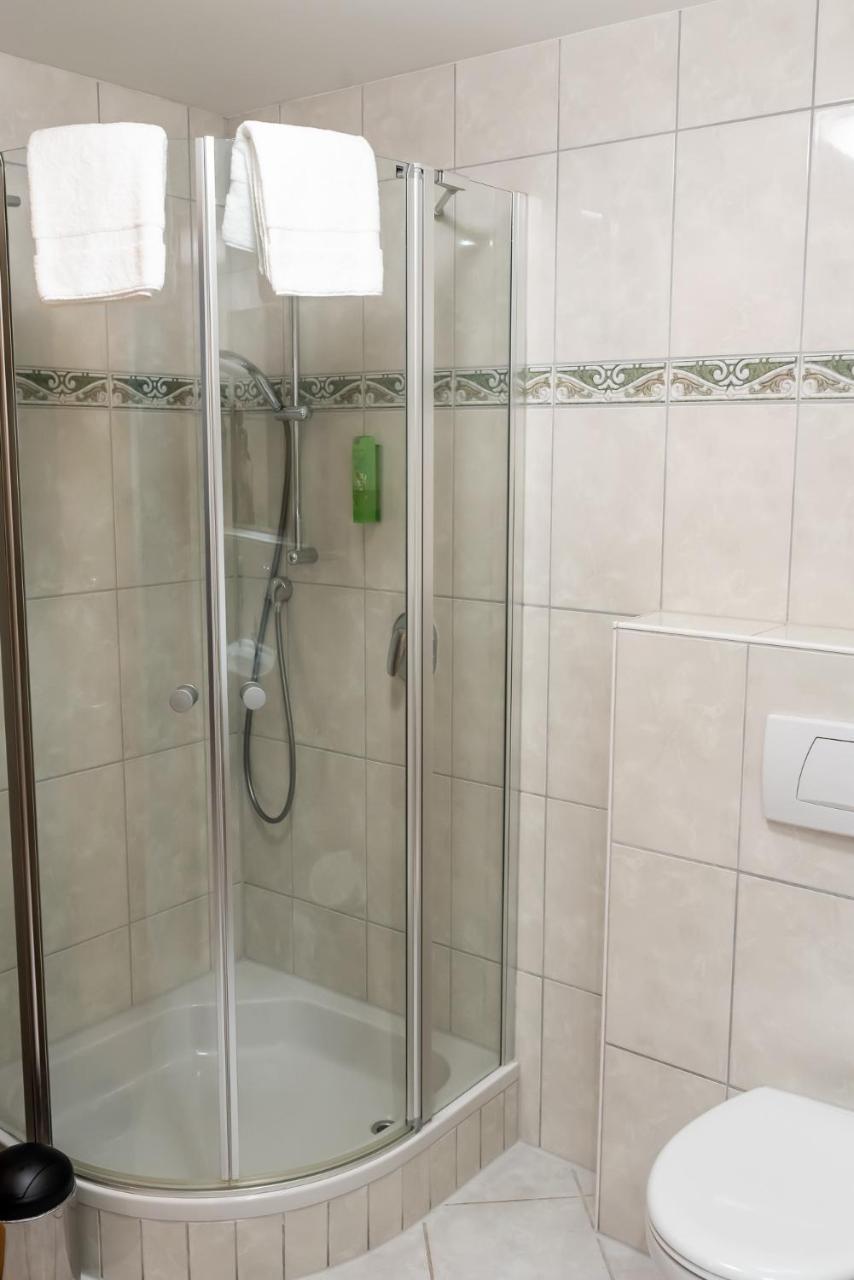 Hotel Circle Inn Ramstein-Miesenbach Bagian luar foto